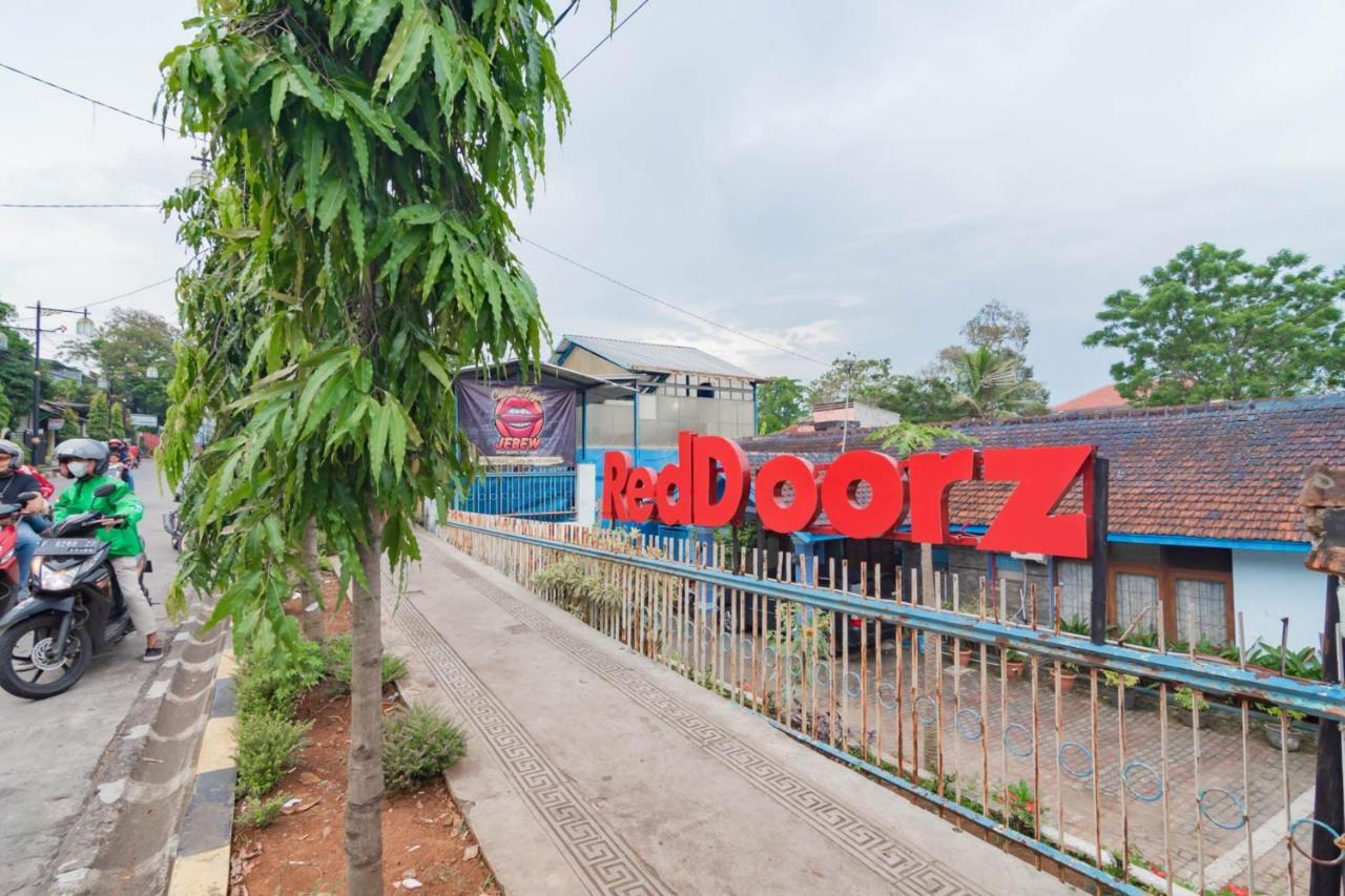 Reddoorz Syariah At Jl Pangeran Hidayatullah Cianjur Hotel Exterior photo